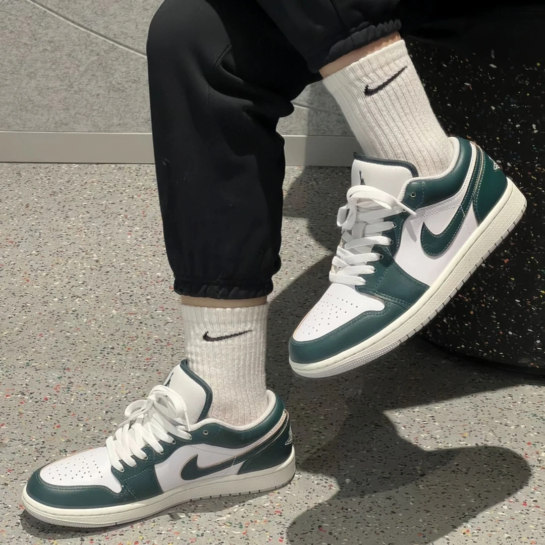 NIKE/耐克AJ1运动透气休闲板鞋复古经典绿白FQ8041-300