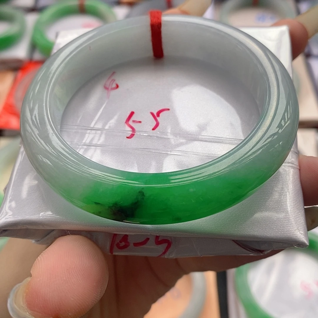 翡翠手镯未镶嵌手镯