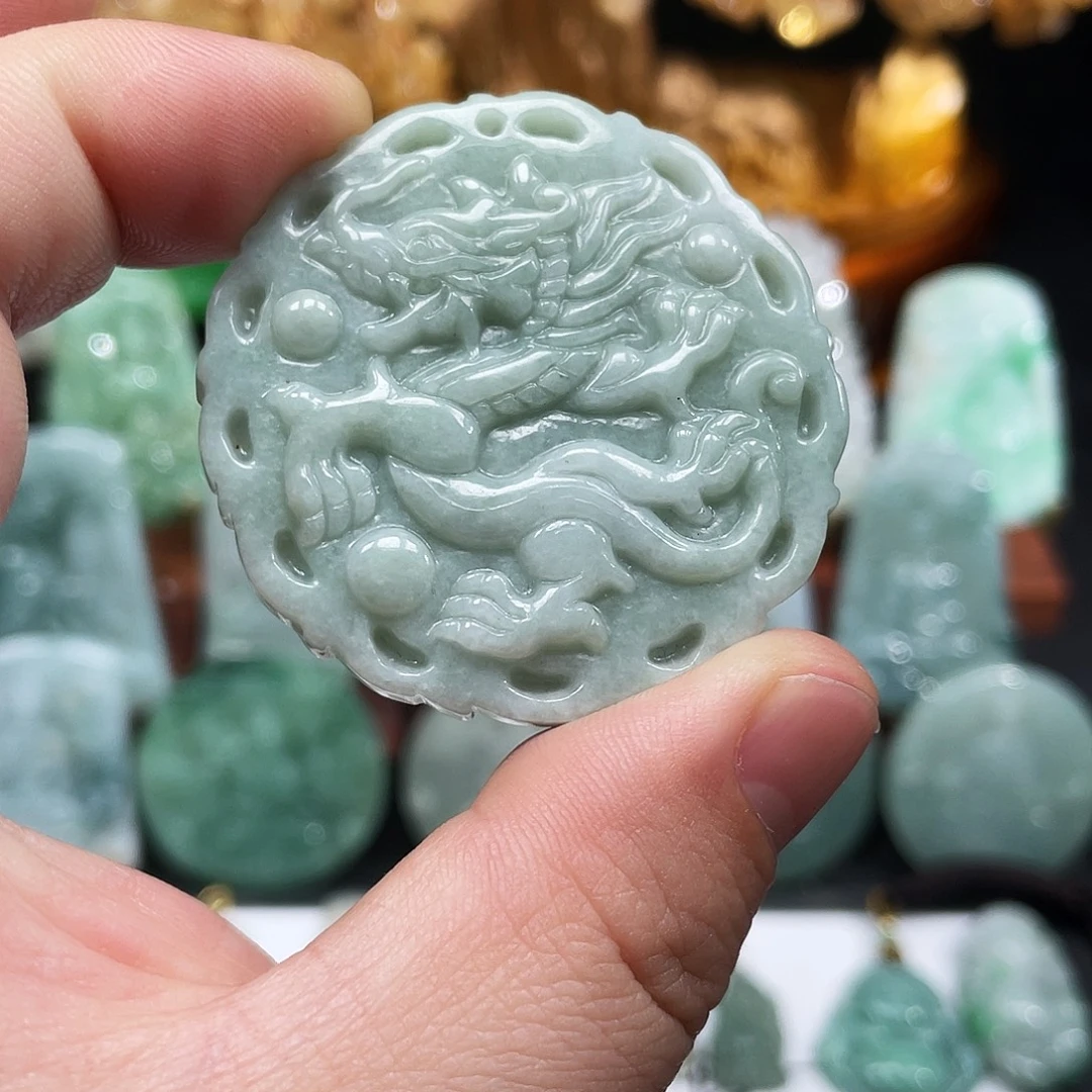 翡翠未镶嵌颈饰龙牌