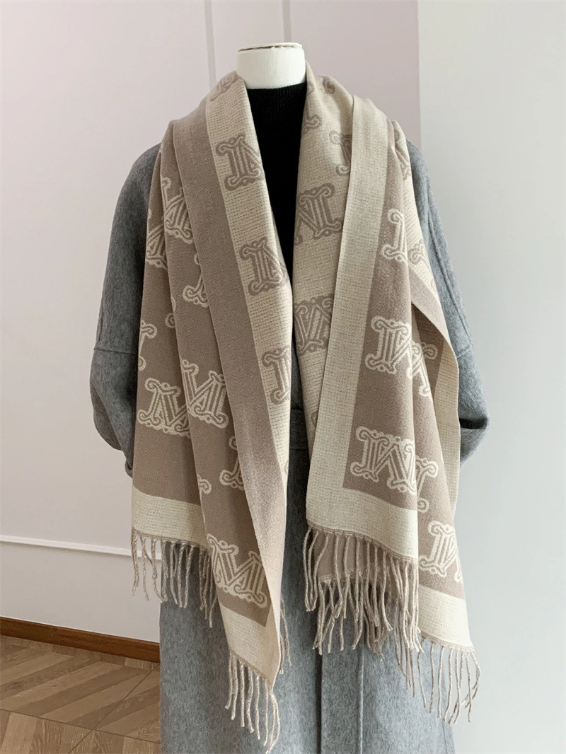 M字母围巾空调披肩两用女秋冬季厚保暖双面披风百搭软糯围脖