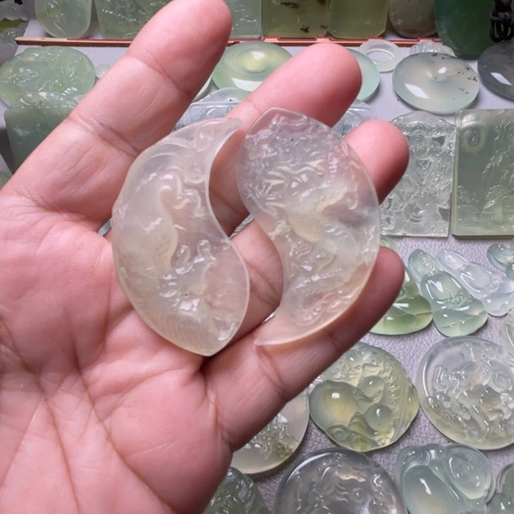 岫玉未镶嵌吊坠(赠链)