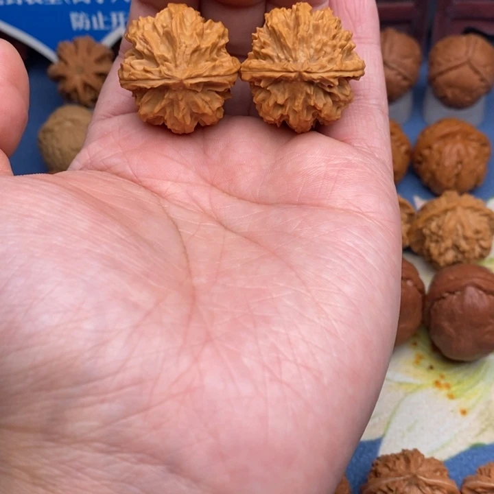 文玩核桃把件粗筋花王