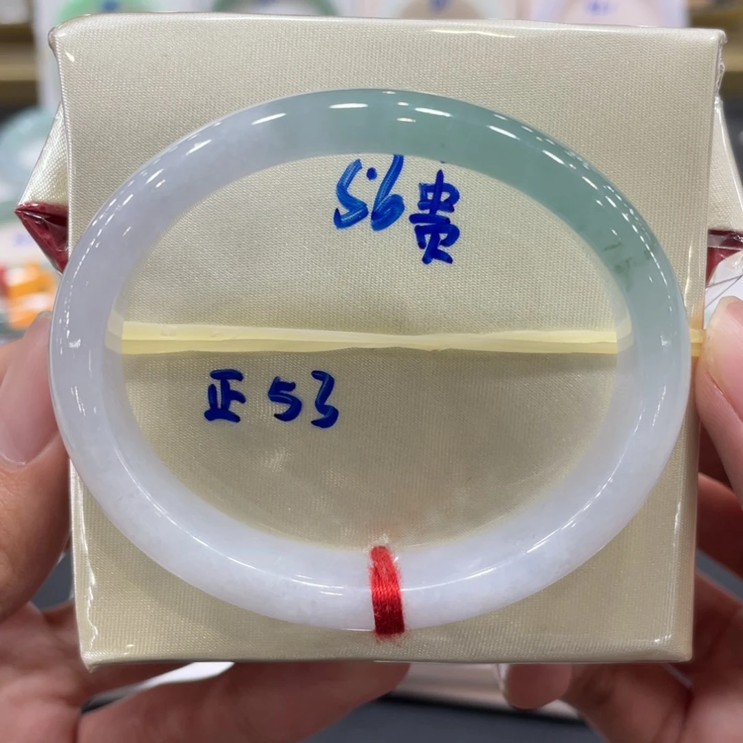 翡翠手镯未镶嵌翡翠手镯