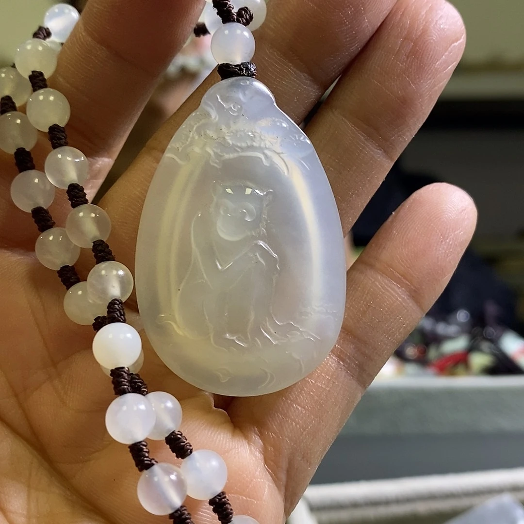 岫玉未镶嵌颈饰猴子