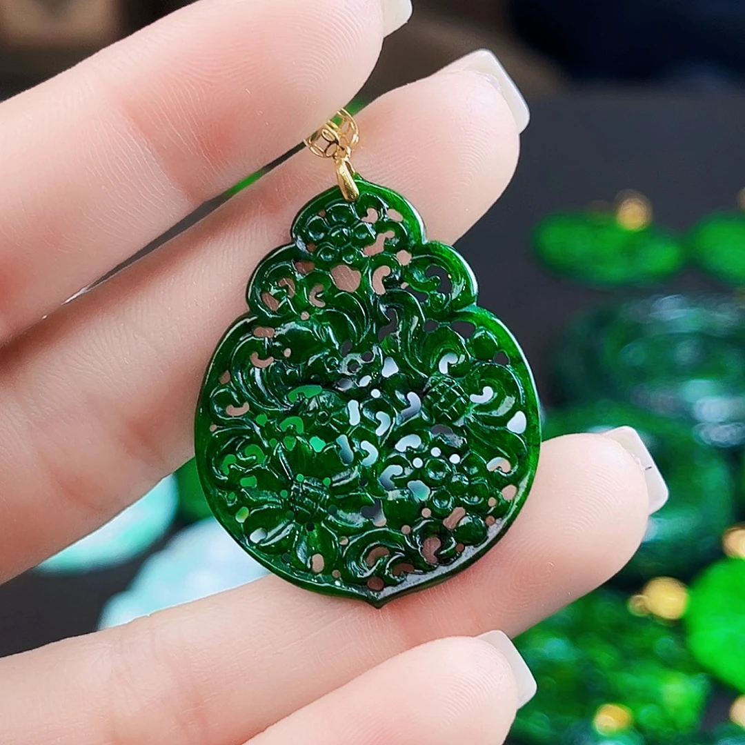 颈饰18K金镶嵌翡翠多样性