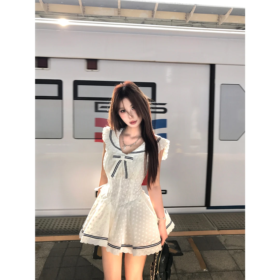Mejiu蜜九【日暮晕吻】白色连衣裙春夏高腰显瘦纯欲U领辣妹风短裙子