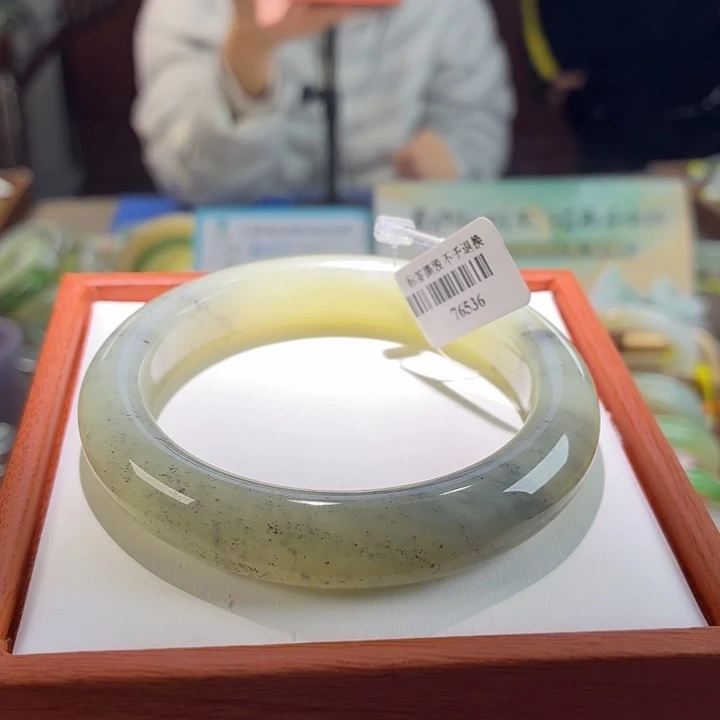 和田玉未镶嵌手镯36。 59/60