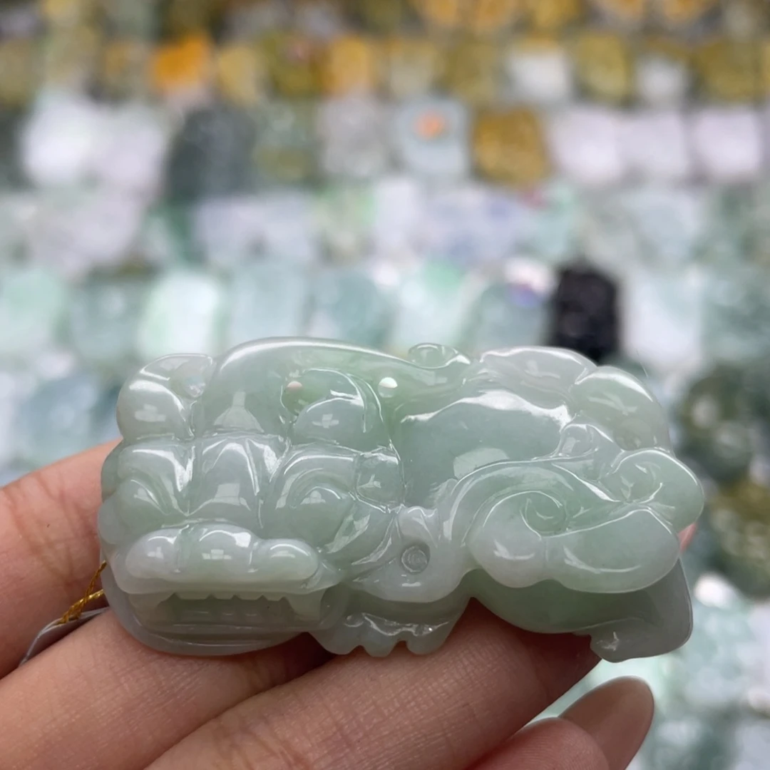 翡翠未镶嵌颈饰貔貅