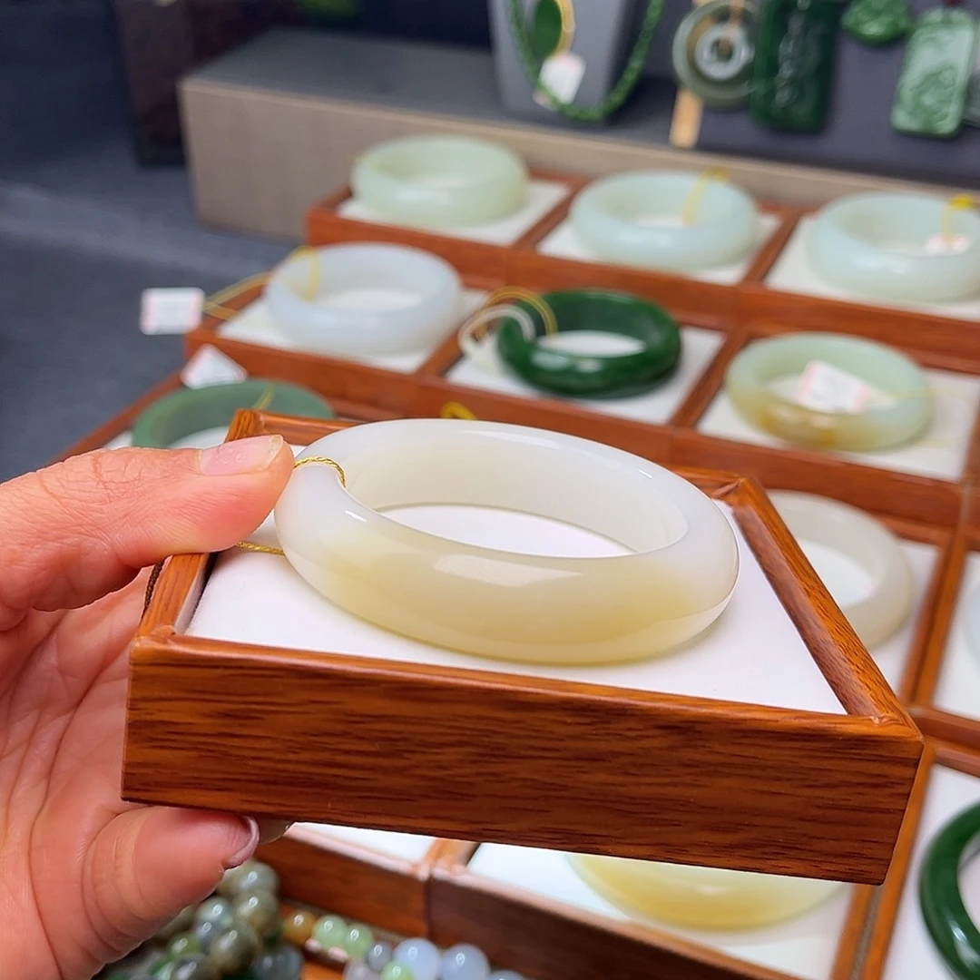 和田玉未镶嵌手镯51.1