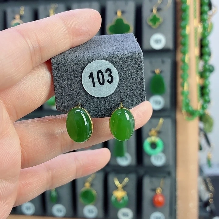 和田玉18K金镶嵌耳饰