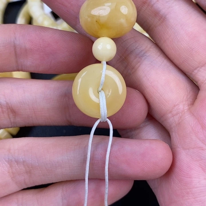 未镶嵌琥珀裸石微瑕51