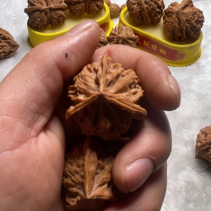 把件桃核T****.盘山三棱