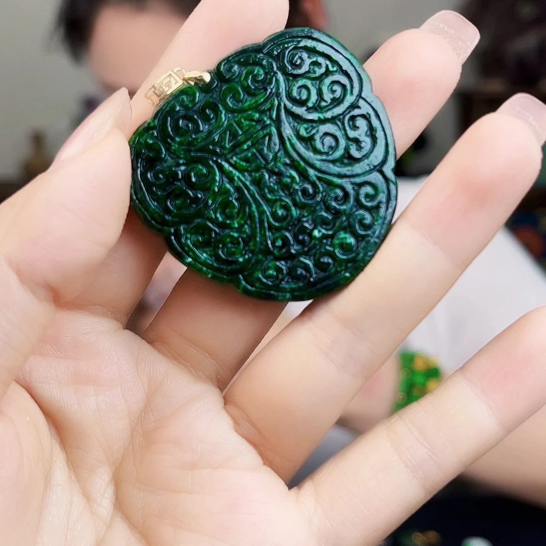 翡翠18K金镶嵌颈饰多样性