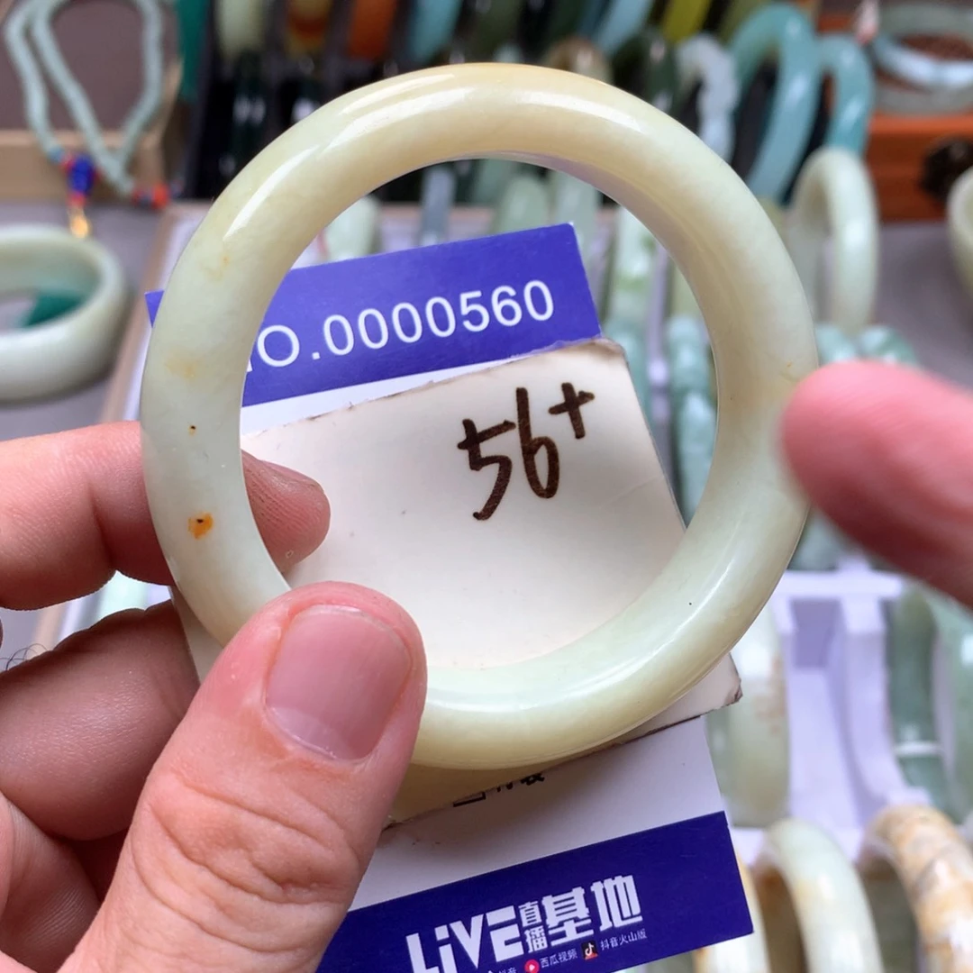 蛇纹石玉未镶嵌手镯了*