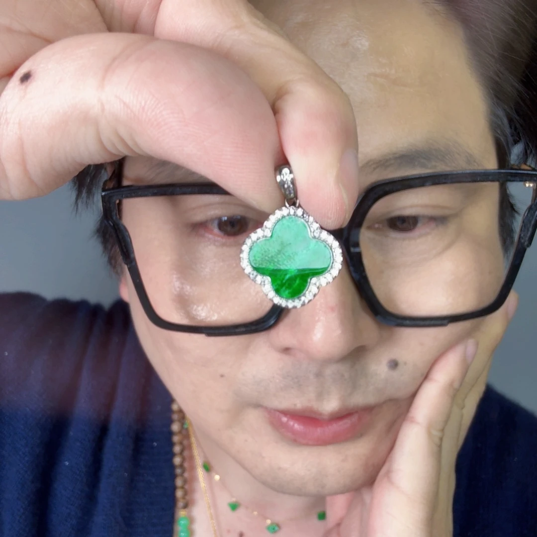 翡翠未镶嵌颈饰一件