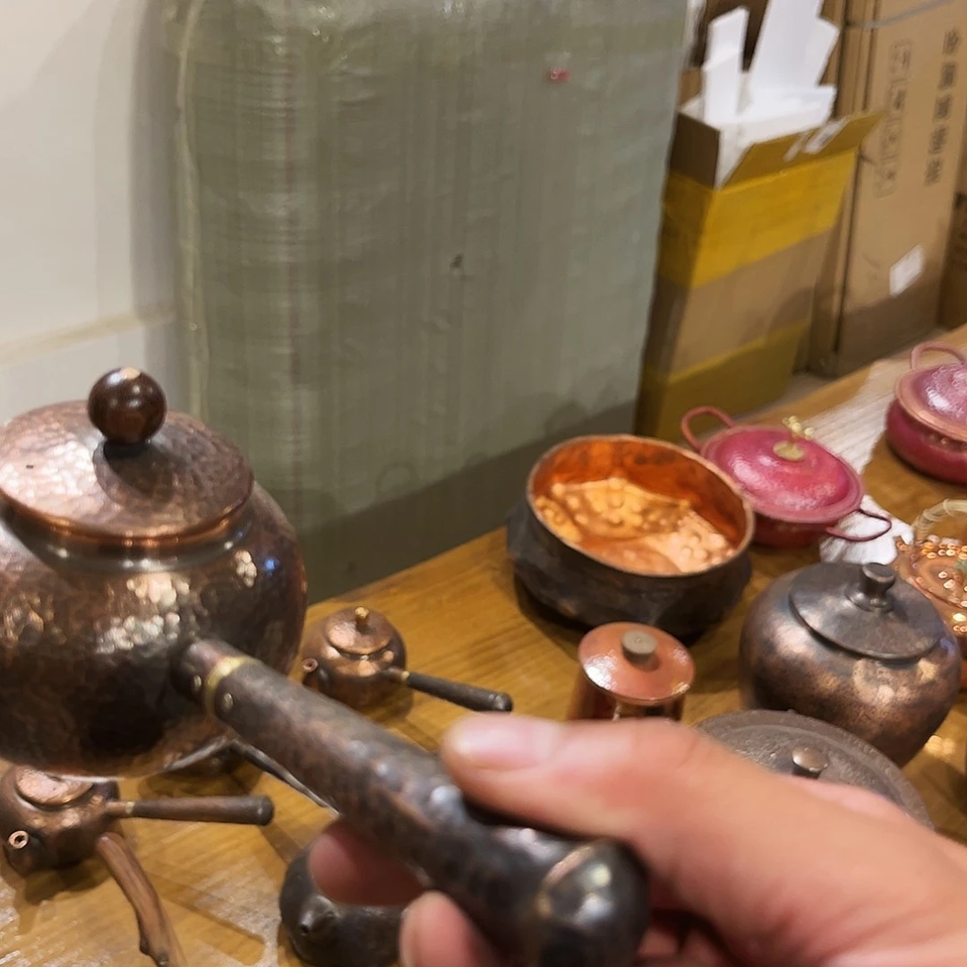 铜把侧把壶手工锻打工艺