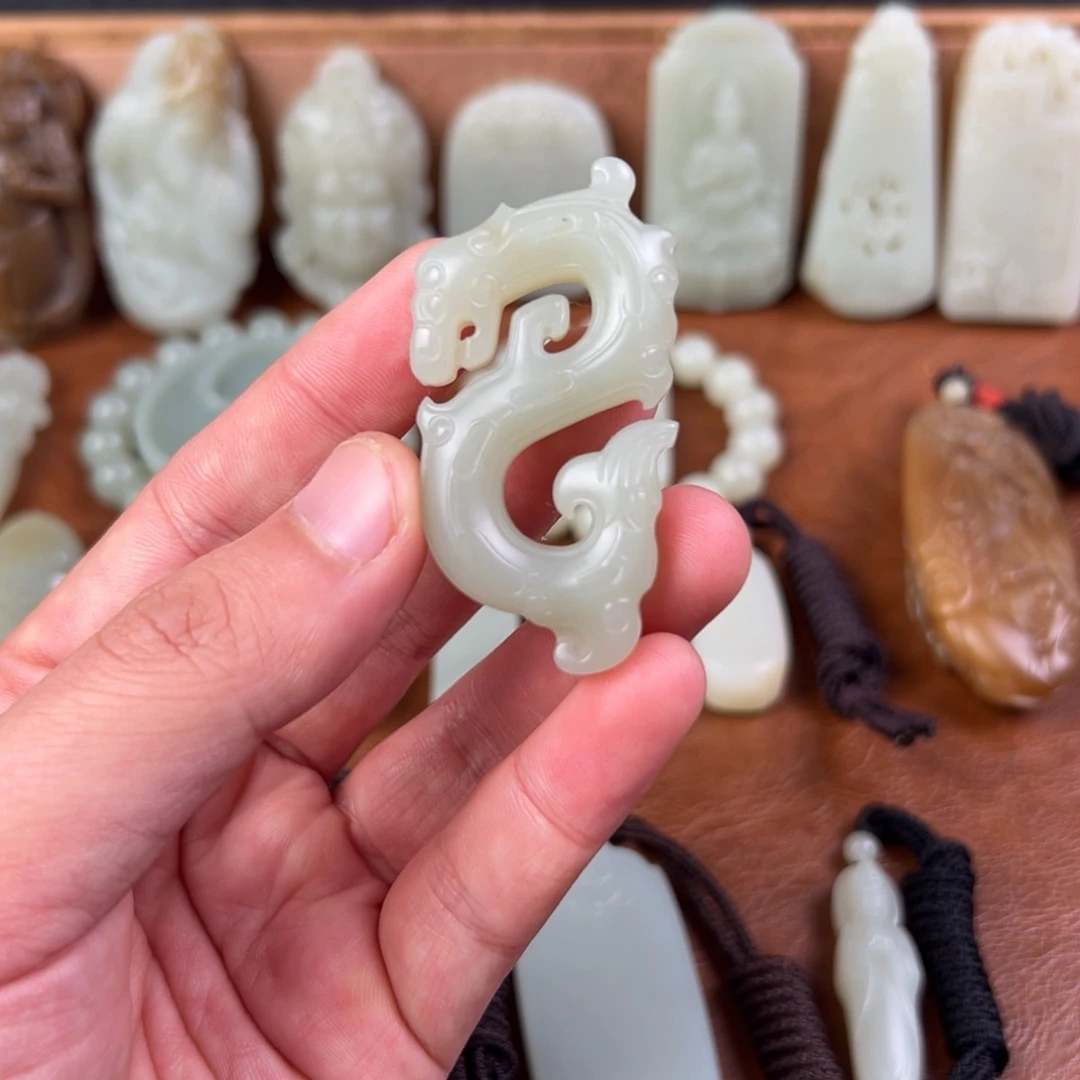 和田玉（青白玉）未镶嵌颈饰