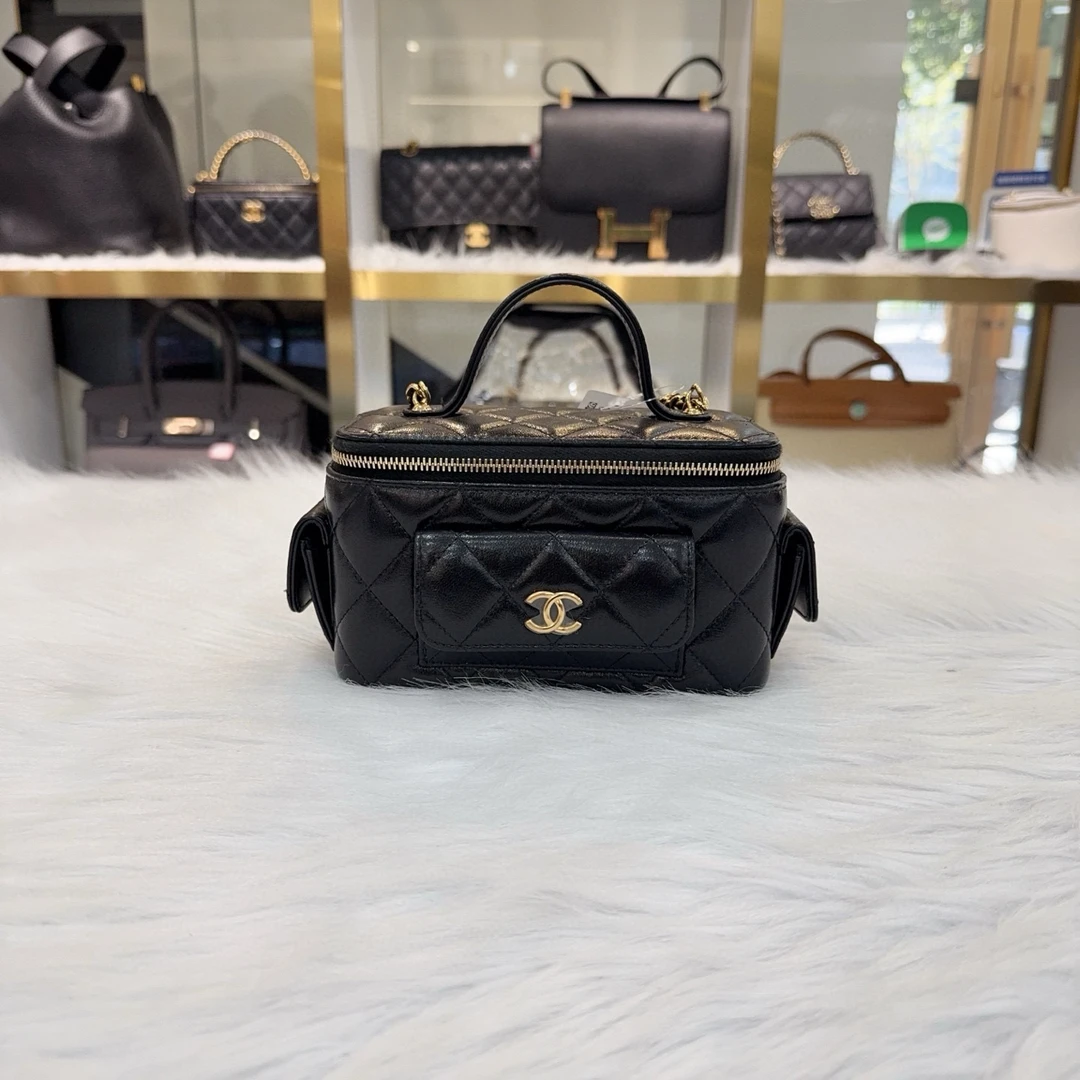 99新 Chanel/香奈儿 Chanel香奈儿羊皮黑金cargo盒子包，B63110