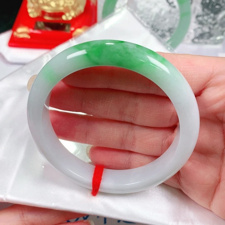 翡翠手镯未镶嵌   编号882496 正圈57