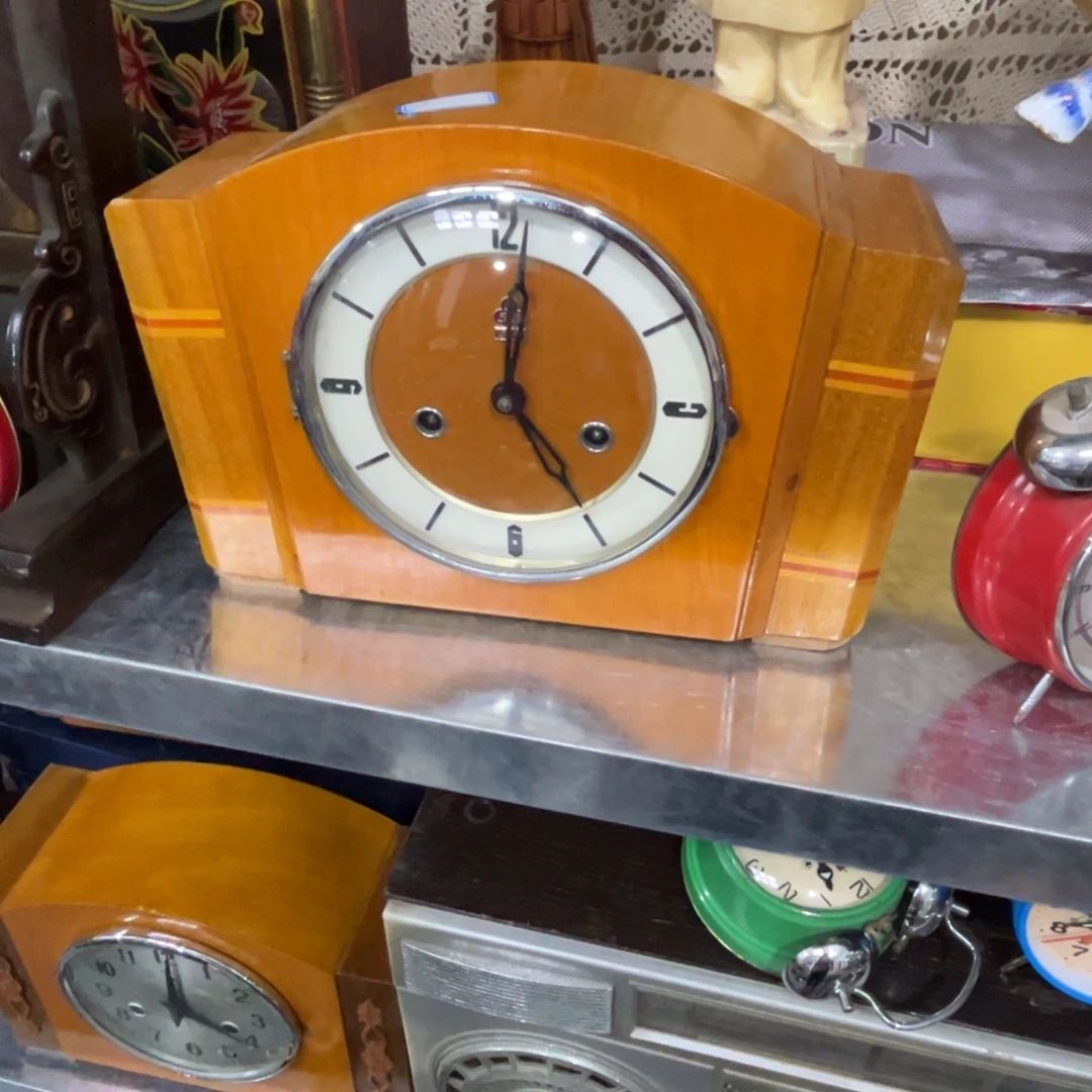 陆***雨木小钟表一个完整全品的