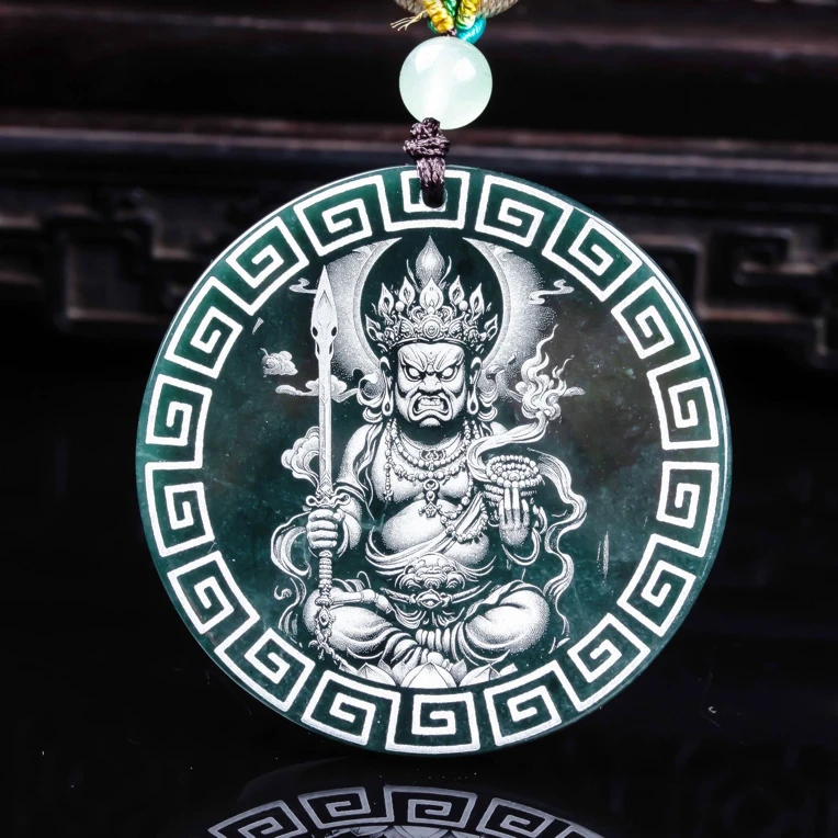 天然翡翠属鸡本命佛吊坠不动明王菩萨吊坠圆牌护身影雕挂件玉首饰