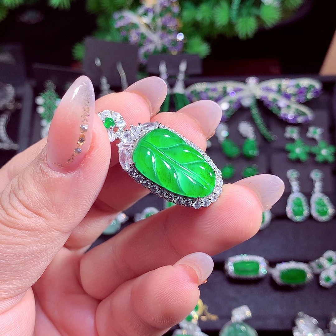 颈饰未镶嵌翡翠天然