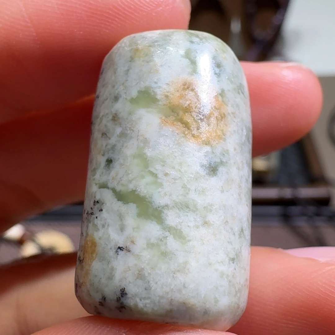 莲***莉和田玉未镶嵌挂件