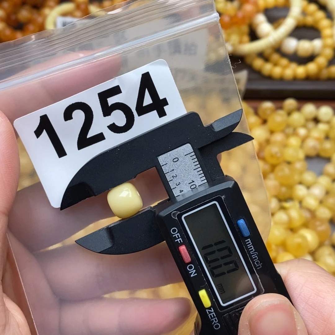 蜜蜡珠宝奇石未镶嵌