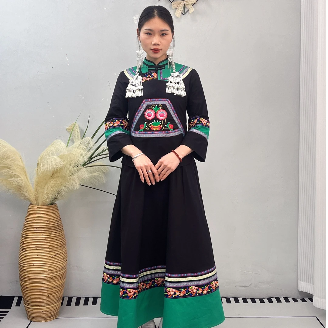 新款装族布依族服装绿色长袖复古民族风三月三演出服民族风女装