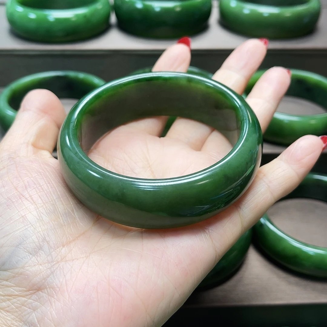 和田玉（碧玉）未镶嵌手镯