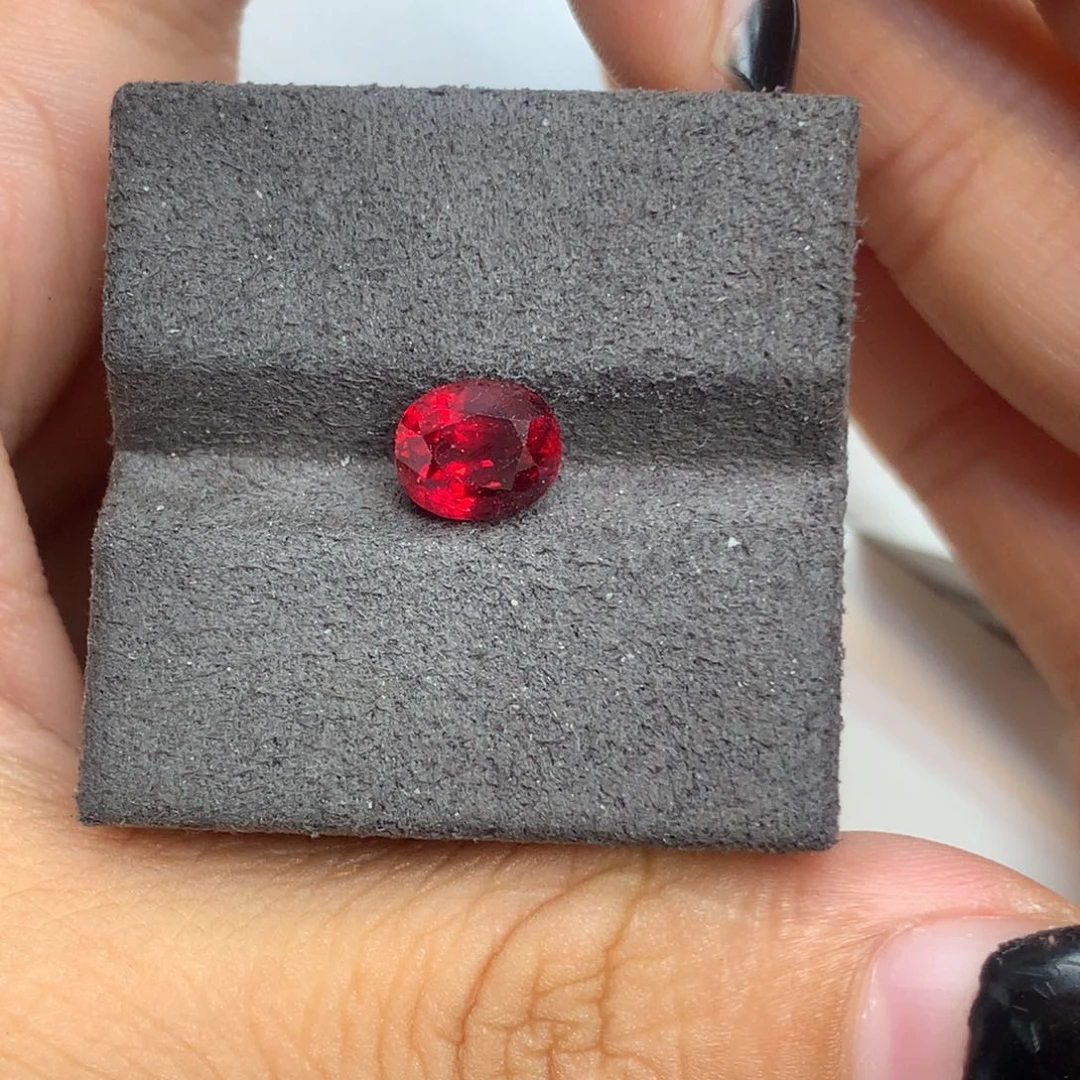 蓝宝石裸石未镶嵌