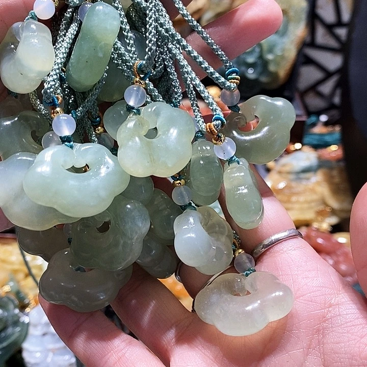 岫玉未镶嵌毛衣链