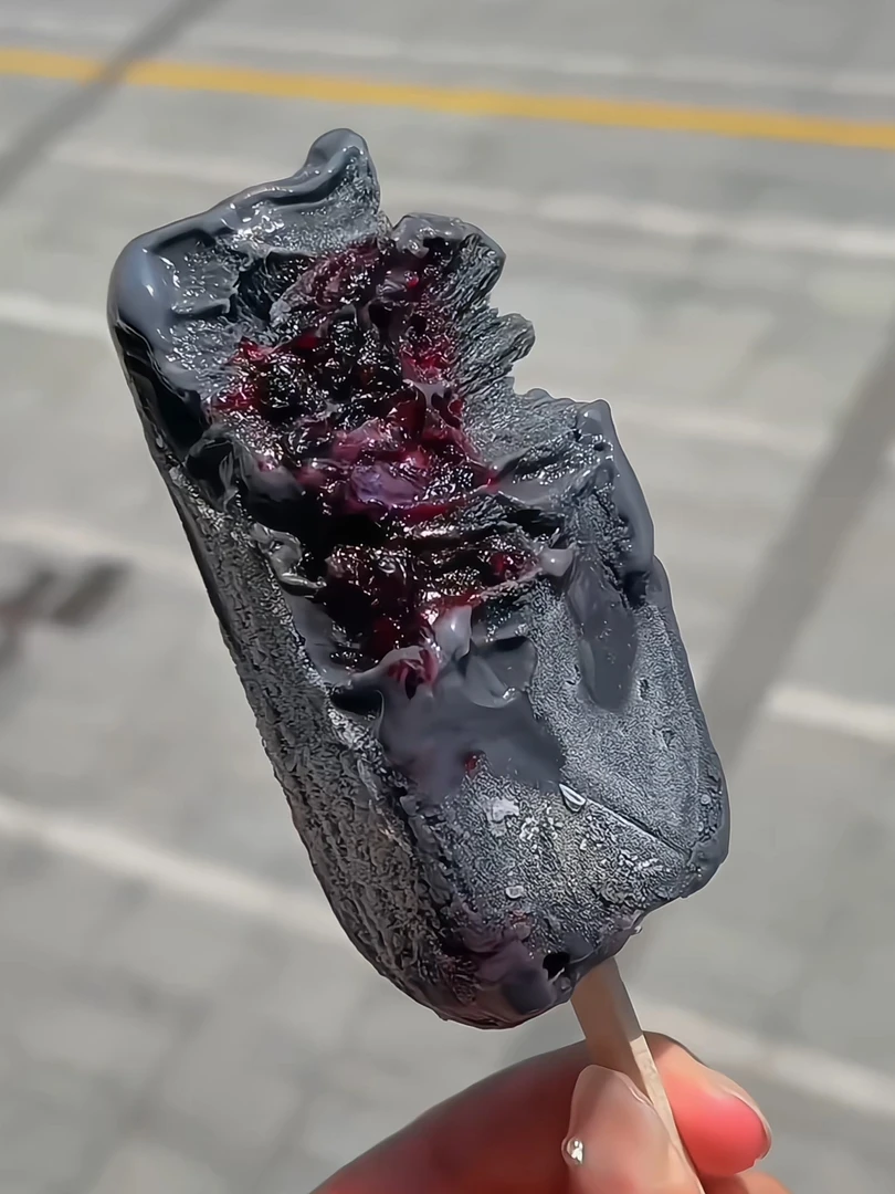 2025新品 酷黑桑莓雪糕 长得黑 吃着香 真实果肉添加 吃上就爱上