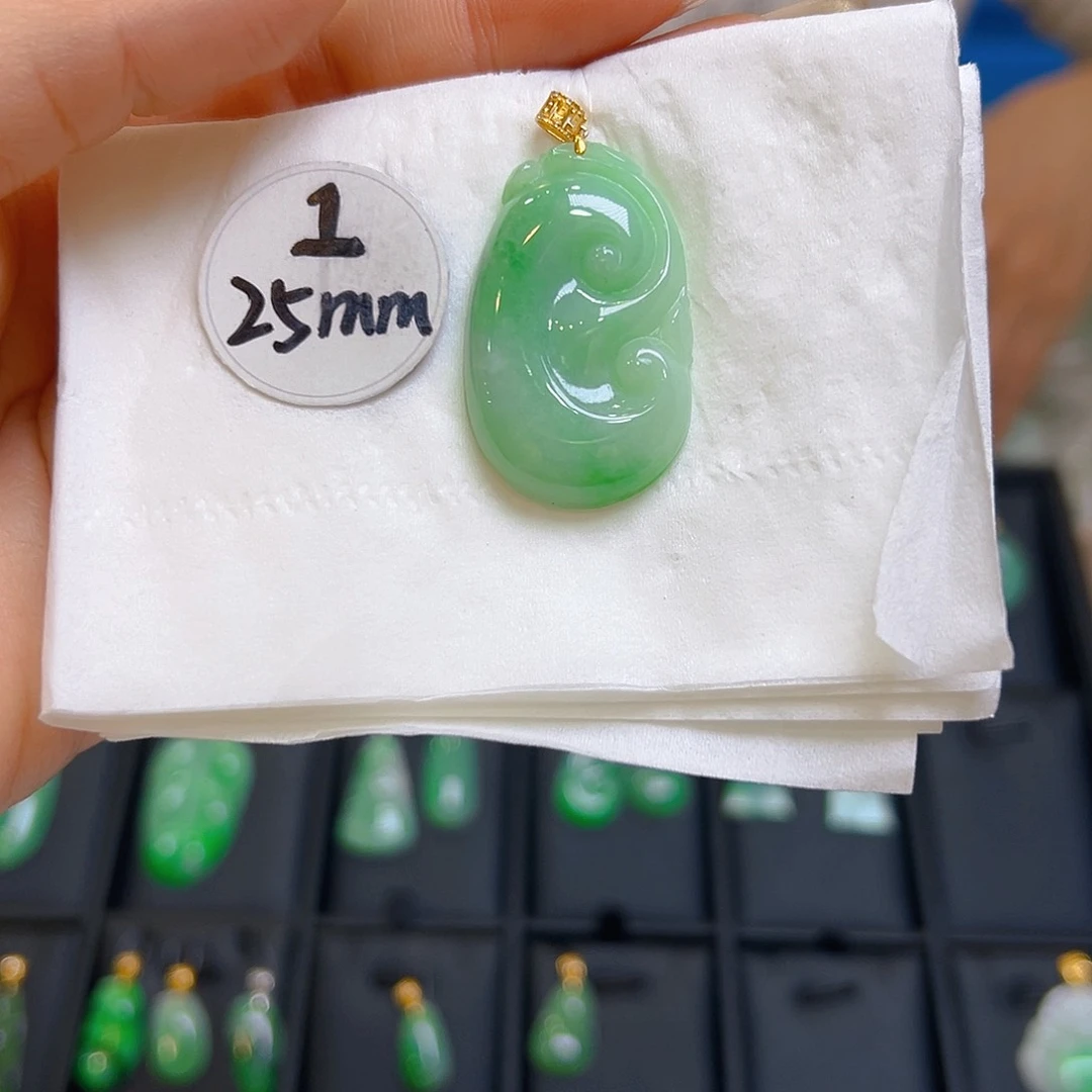 翡翠颈饰18K金镶嵌翡翠