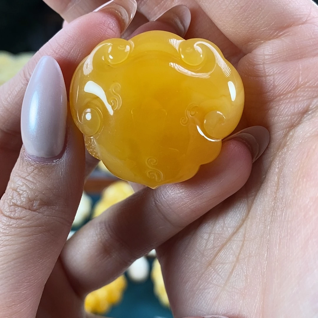 琥珀未镶嵌珠宝奇石12.38 鸡油黄如意