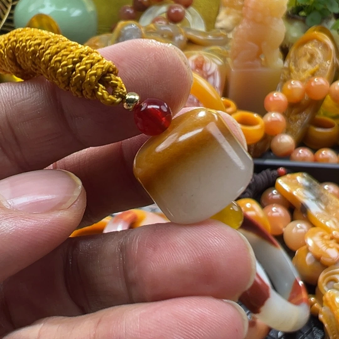 石英质玉未镶嵌颈饰