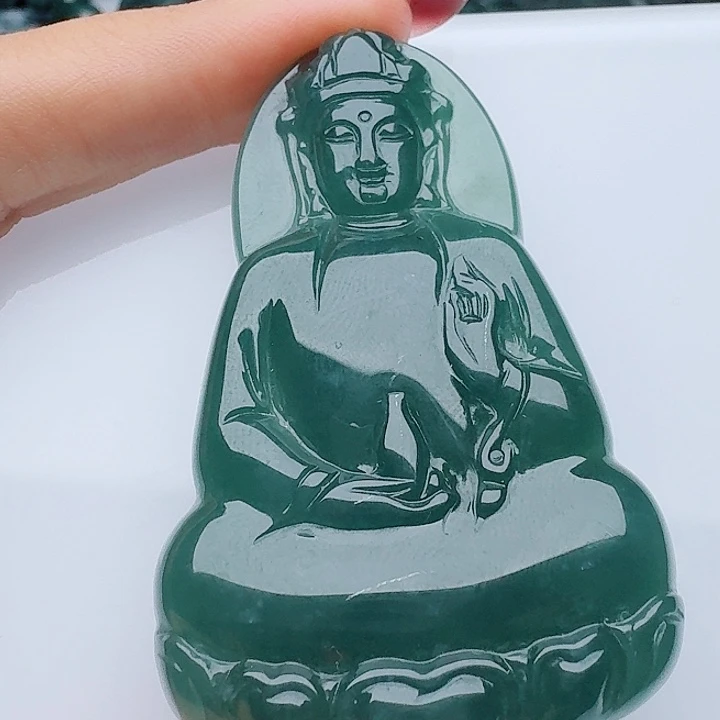 翡翠未镶嵌颈饰多样性发其一