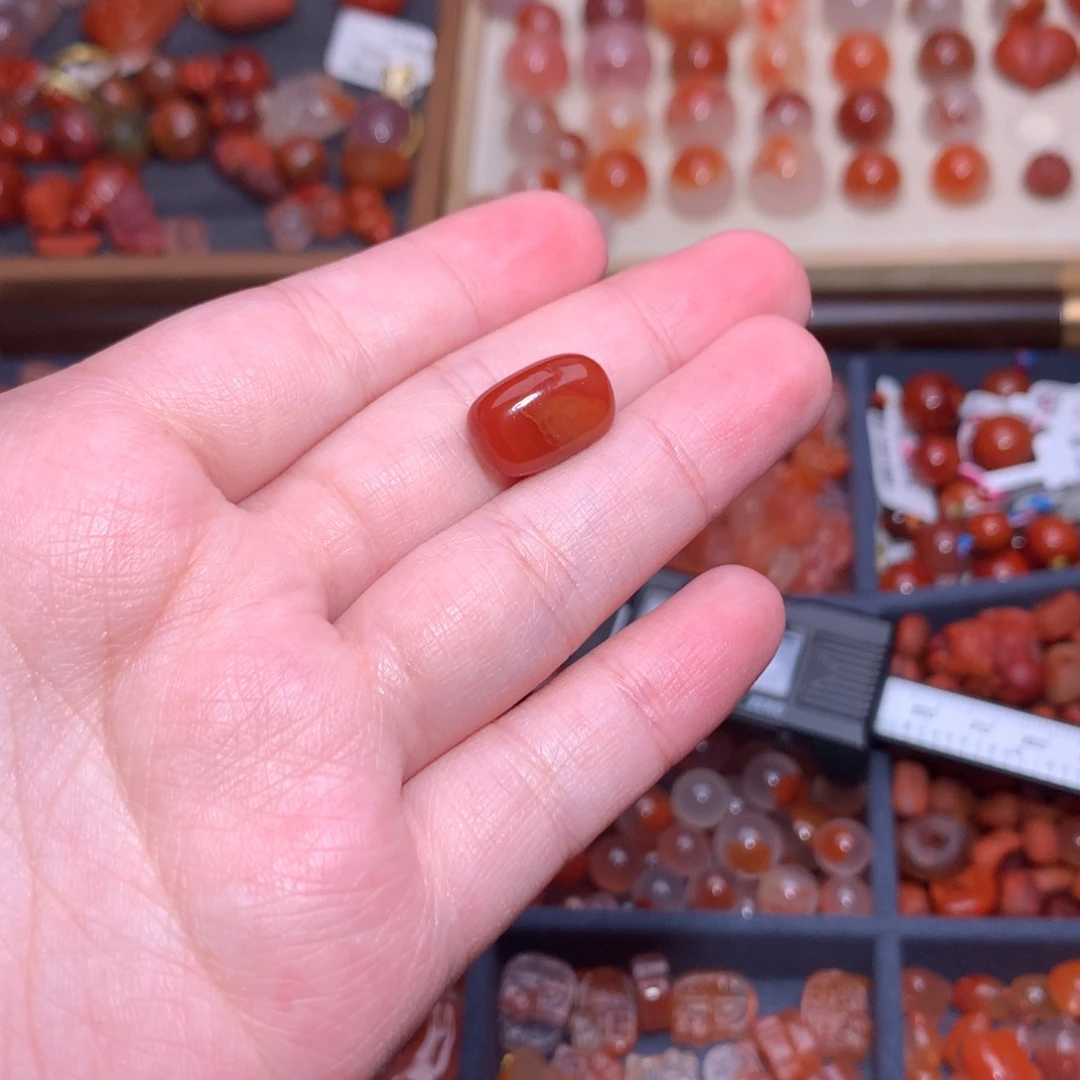 南红玛瑙未镶嵌珠宝半成品随行