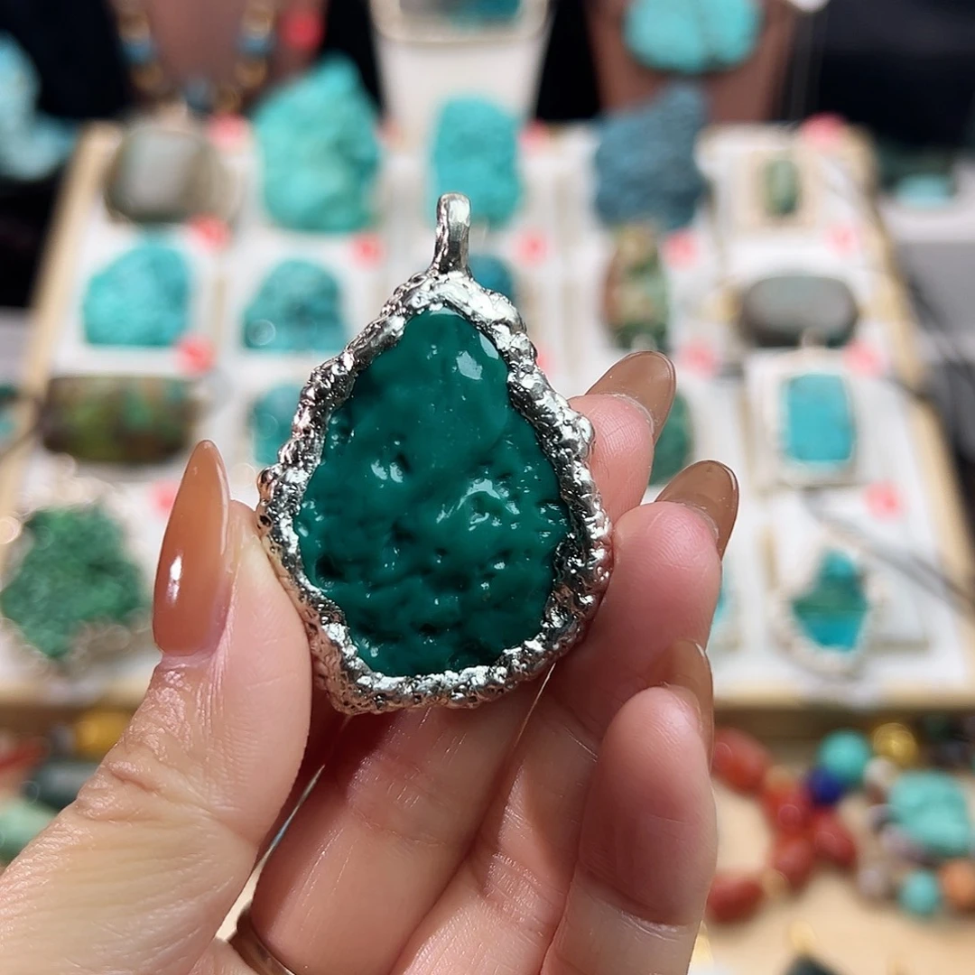 绿松石未镶嵌颈饰