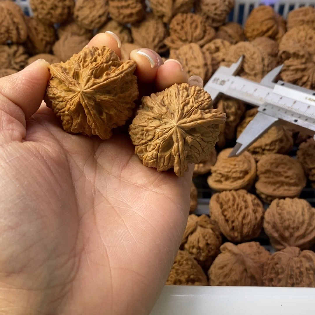 杨***六文玩核桃吊坠多棱