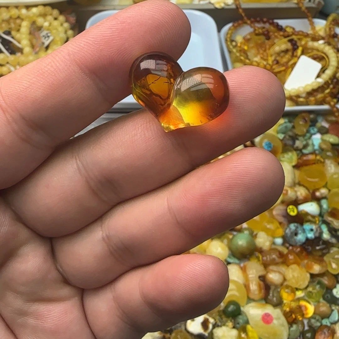 琥珀未镶嵌裸石2.2克