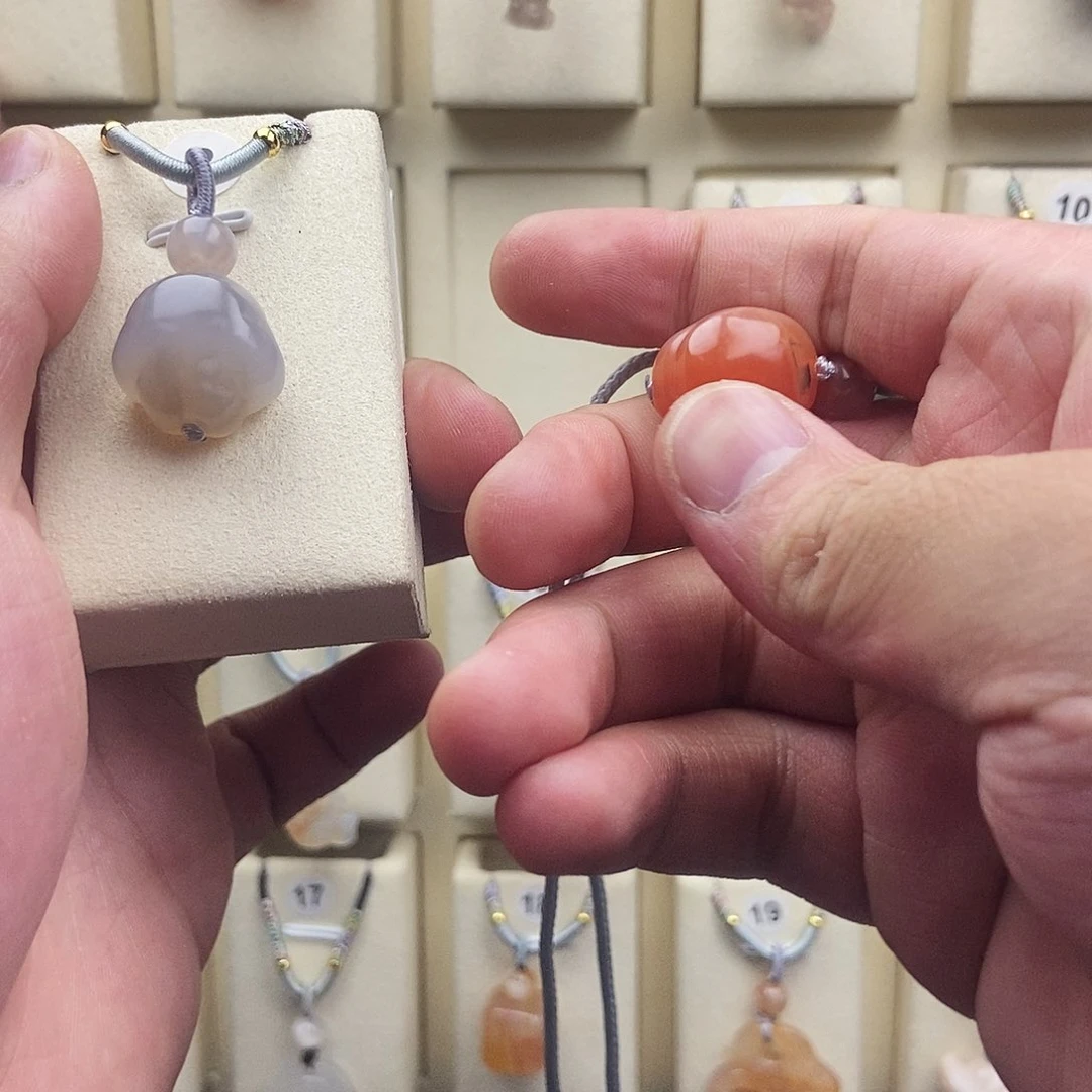 石英质玉未镶嵌颈饰伊*·