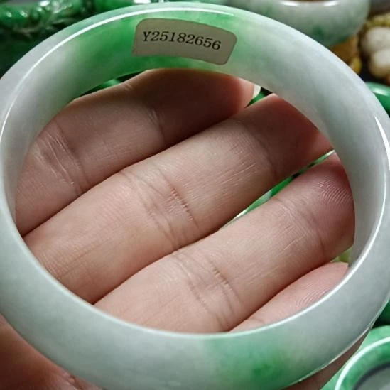 穿***空翡翠未镶嵌挂件翡翠