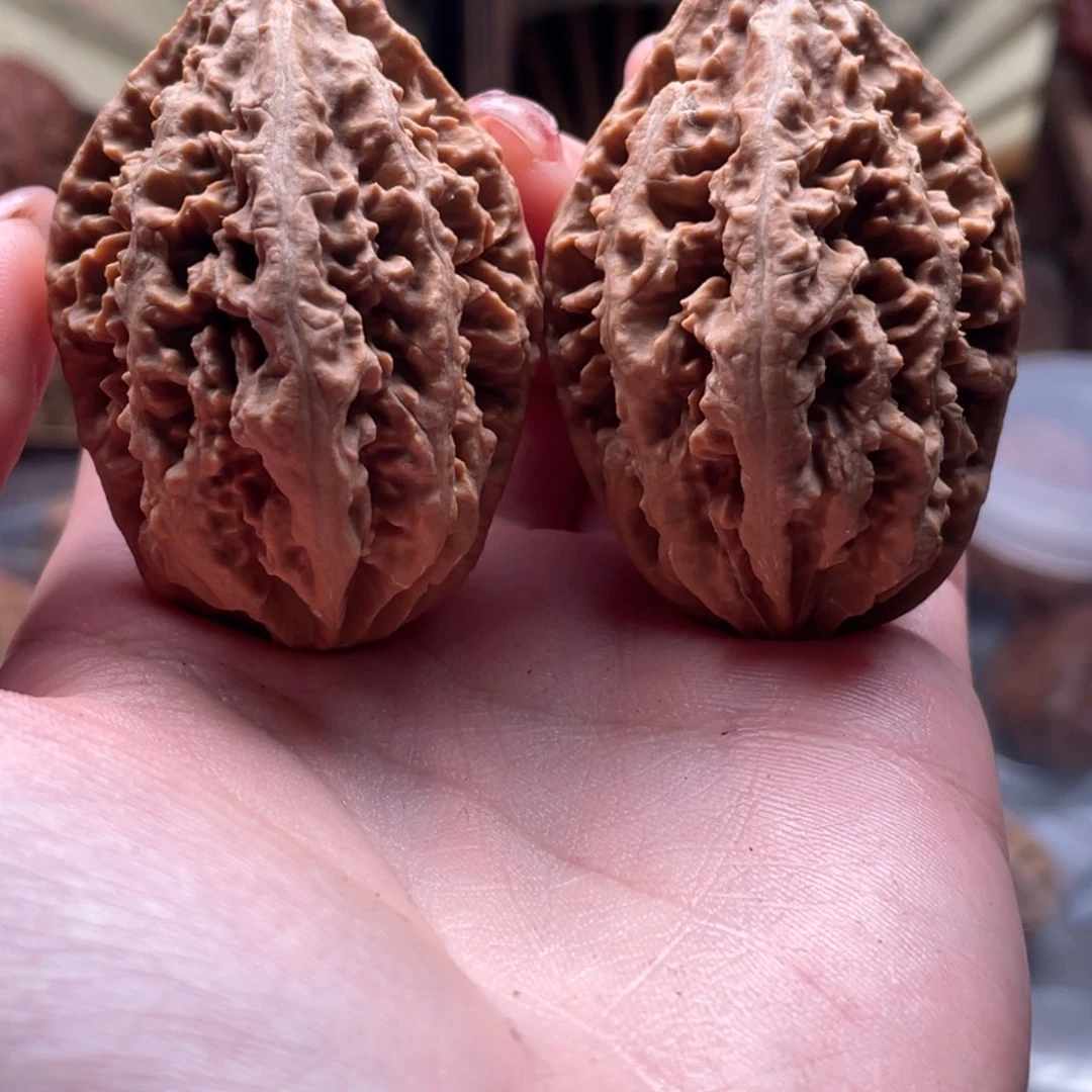 毒***文玩核桃把件楸刀鱼96