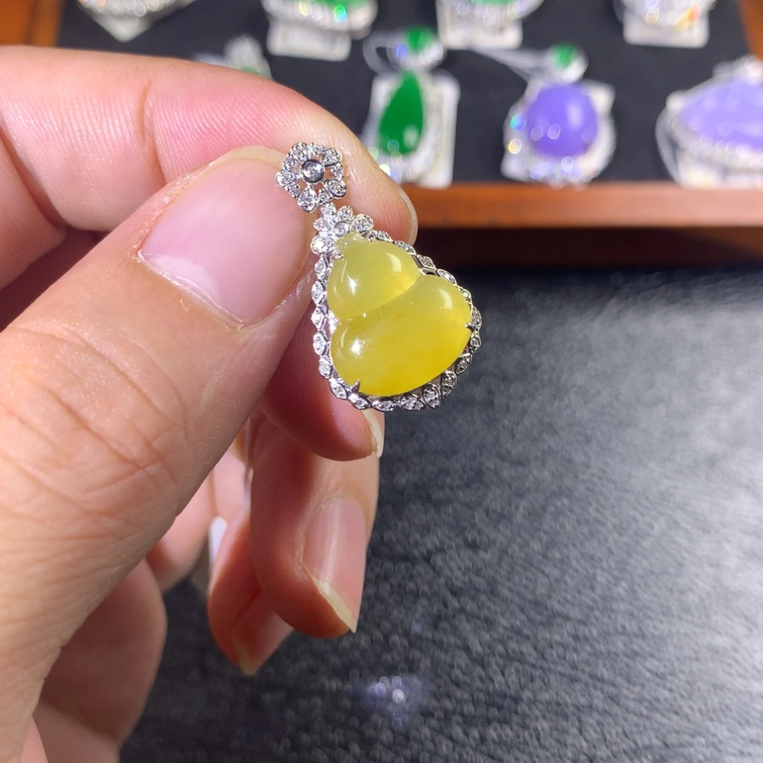 翡翠18K金镶嵌颈饰翡翠