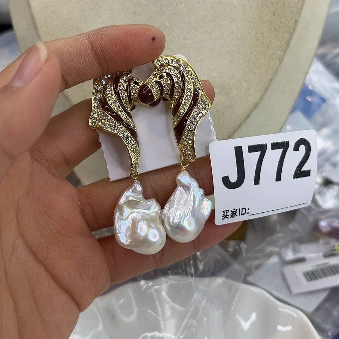 淡水珍珠合金耳饰
