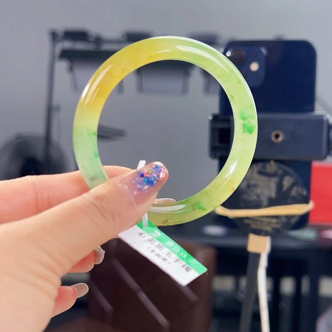 未镶嵌手镯石英质玉（非洲翠）