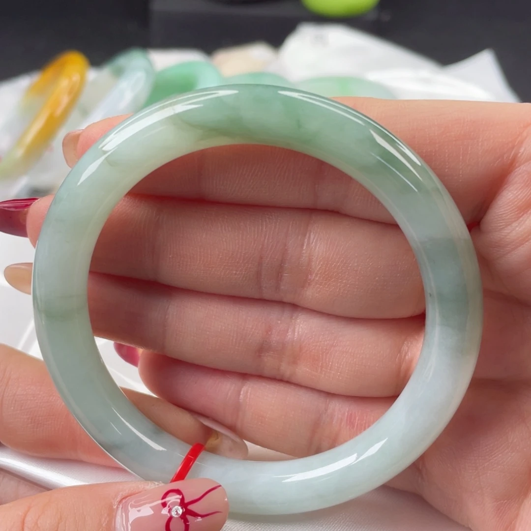 翡翠手镯未镶嵌57圈口
