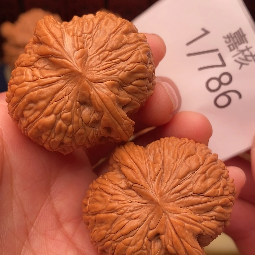 文玩核桃把件40绣球