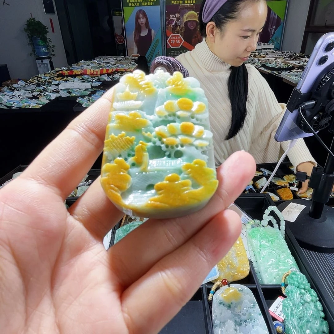 颈饰未镶嵌翡翠一